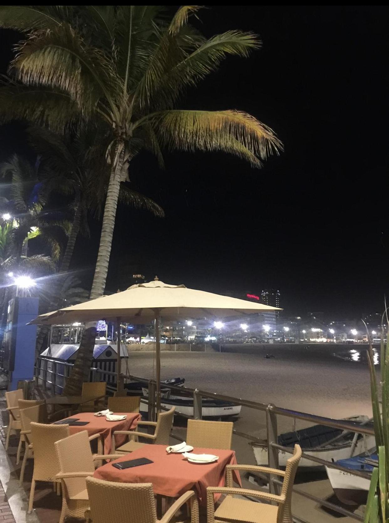 Las Canteras Beach Лас Палмас де Гран Канария Екстериор снимка